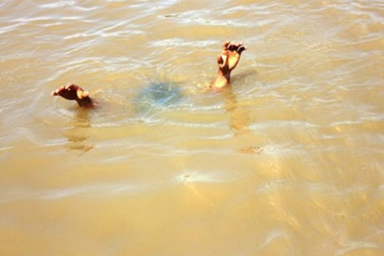 Một học sinh tiểu học miền núi Nghệ An tử vong khi tắm suối