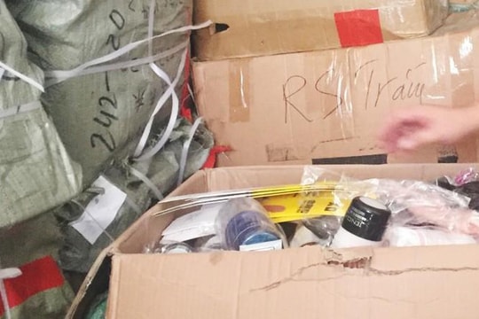 Vận chuyển hơn 1.000 đồ chơi tình dục nhập lậu, bị xử phạt 7,5 triệu đồng