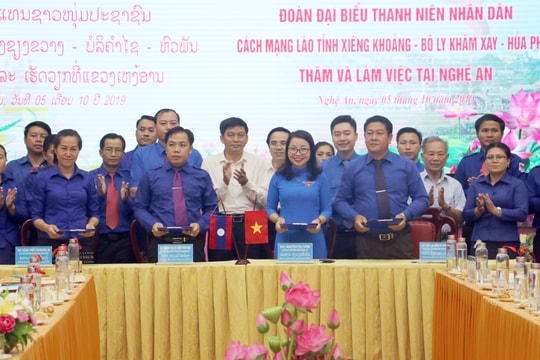 Tỉnh đoàn Nghệ An ký kết Chương trình phối hợp công tác với Tỉnh đoàn 3 tỉnh nước bạn Lào