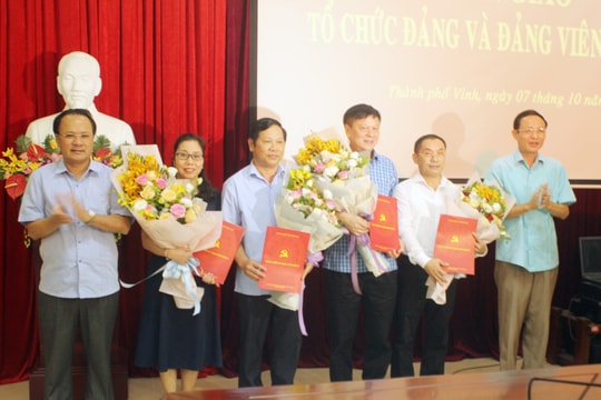 Đảng ủy Khối CCQ tỉnh - Thành ủy Vinh: Chuyển giao, tiếp nhận tổ chức Đảng và đảng viên