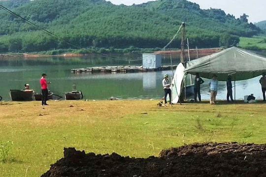 Phát hiện thi thể người đàn ông nổi trên hồ Khe Đá