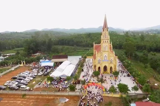 Giám mục Giáo phận Vinh dự khánh thành nhà thờ giáo họ Trang Bồn