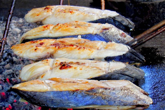 Cá nướng than hồng thơm ngon ở miệt biển Nghệ An