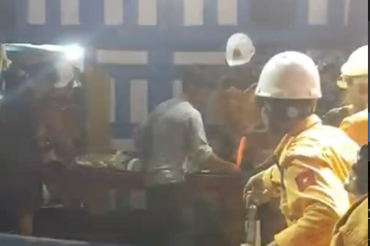 Thuyền viên ở Nghệ An bị tai nạn, hôn mê trên biển