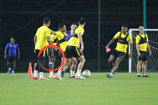 'Mũi khoan' nguy hiểm nhất bên phía ĐT Malaysia tập tễnh vì chấn thương