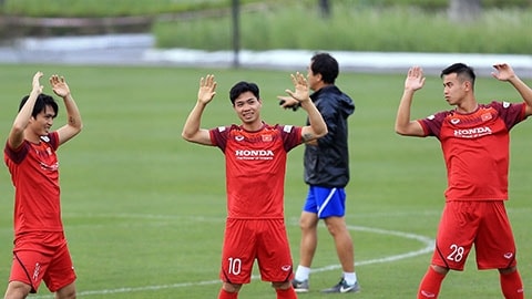 Vé chợ đen trận Việt Nam vs Malaysia tăng vọt; Quân của thầy Park có tuổi trung bình trẻ nhất bảng G