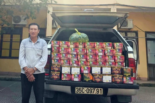 Giấu hơn 100 kg pháo trong đầu máy, ghế xe bán tải để bán kiếm lời