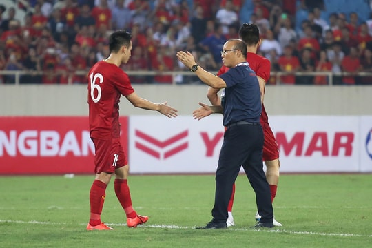 HLV Park Hang-seo đã lật ngược thế cờ như thế nào trước người Mã?