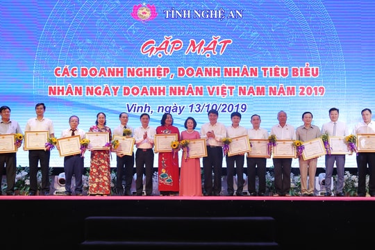 Nghệ An gặp mặt 300 doanh nghiệp tiêu biểu nhân ngày doanh nhân Việt Nam