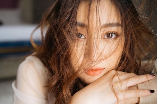 Hoa hậu Đỗ Mỹ Linh đẹp hút hồn trong bộ ảnh đón tuổi 23