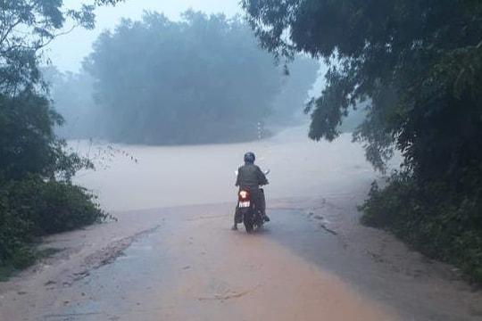 Mưa lớn gây úng ngập, chia cắt ở Thanh Chương, Nam Đàn