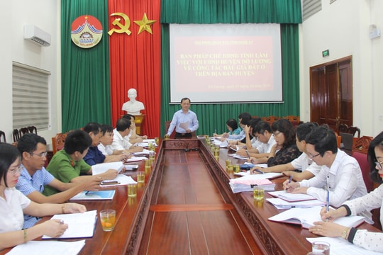 'Cò đất' thỏa thuận ngầm dìm giá, huyện ở Nghệ An lập tổ giám sát 'vòng trong, vòng ngoài'