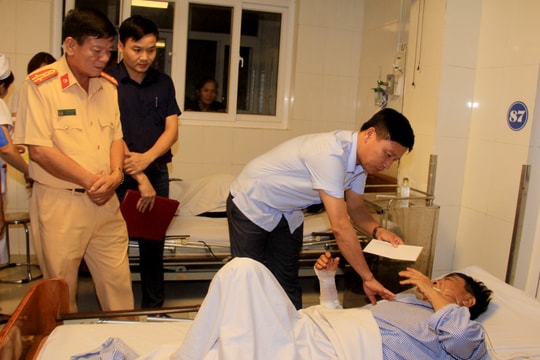 Vụ đối đầu kinh hoàng giữa xe khách và xe tải ở Nghệ An qua lời kể nạn nhân