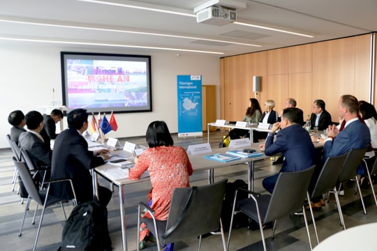 Lãnh đạo tỉnh Nghệ An làm việc tại CHLB Đức