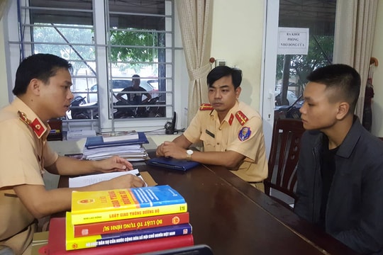 Nam thanh niên chưa có bằng lái, gây tai nạn rồi đánh xe bỏ trốn