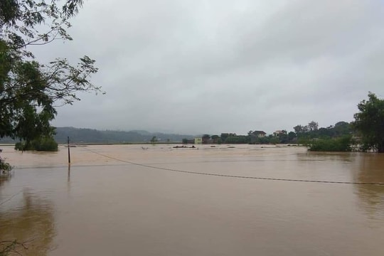 Mưa lớn kéo dài, nhiều xóm, xã ở Thanh Chương bị cô lập 