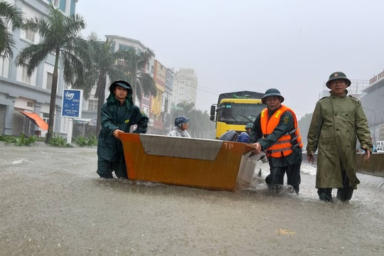 Giám đốc Sở NN&PTNT Nghệ An: Lượng mưa kỷ lục trong năm trút xuống thành phố Vinh