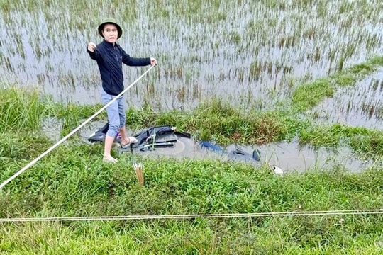 Phát hiện thi thể nam thanh niên dưới mương nước