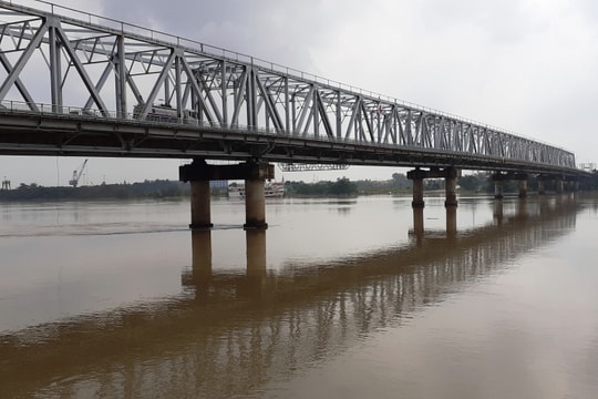 Tìm thấy thi thể người đàn ông ở TP. Vinh nhảy cầu Bến Thủy