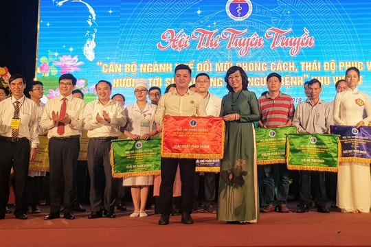 Bệnh viện ĐKTP Vinh đạt giải Nhất Hội thi 'Cán bộ y tế đổi mới phong cách, thái độ phục vụ' khu vực 