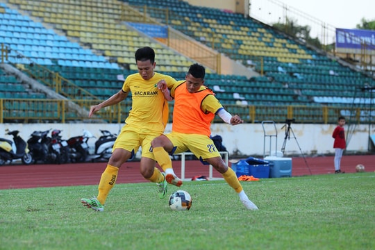 Chi tiền tỷ, SHB Đà Nẵng sắp đón 2 cầu thủ SLNA 