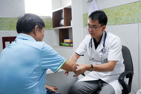 Chuyên gia đầu ngành cơ xương khớp chuyển giao kỹ thuật chuyên sâu tại Bệnh viện ĐK Cửa Đông