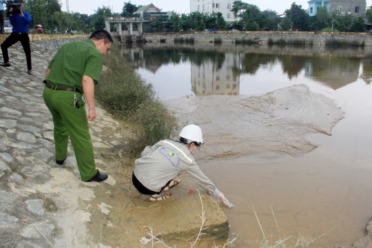 Phát hiện Công ty CP cấp nước Nghệ An xả bùn thải ra hồ điều hòa Cửa Nam