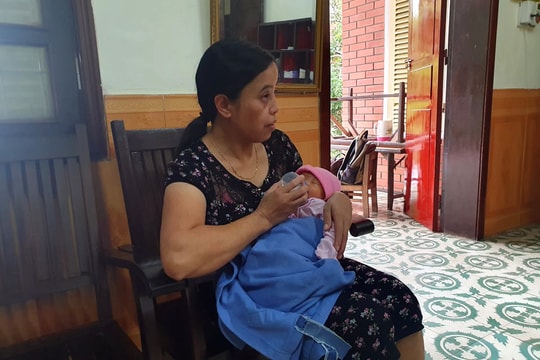 Người mẹ bỏ con gái sơ sinh trước cổng làng trẻ SOS cùng bức tâm thư
