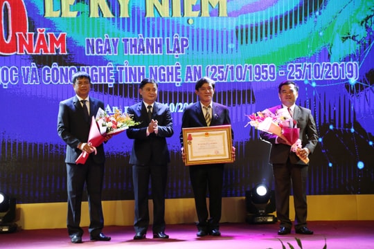 Sở Khoa học và Công nghệ Nghệ An được tặng thưởng Huân chương Lao động hạng Nhất