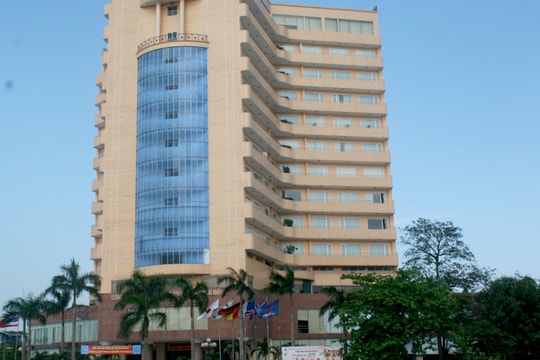 Cán bộ trường Đại học Sư phạm Kỹ thuật Vinh tử vong sau khi rơi từ tầng 8