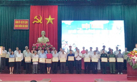 Quân chủng Hải quân tặng Bằng khen cho Ban Tuyên giáo Tỉnh ủy Nghệ An về tuyên truyền biển, đảo