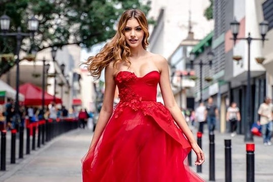 Nhan sắc nóng bỏng của tân Hoa hậu Hòa bình Quốc tế 2019