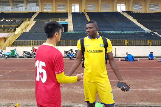 Chia tay SLNA, ngoại binh Michael Olaha gửi lời cảm ơn CĐV xứ Nghệ