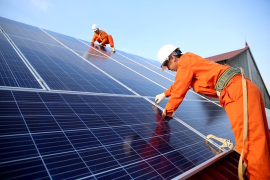 Nhiều gia đình ở Nghệ An được thanh toán tiền triệu mỗi tháng từ bán điện mặt trời 