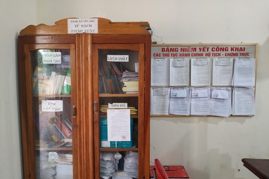 Hàng trăm tủ sách pháp luật ở các xã bị... 'bỏ quên'?