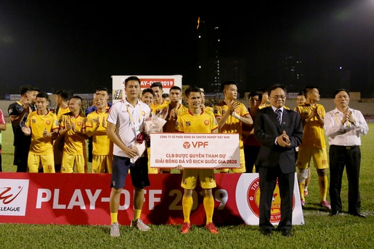 Thắng nghẹt thở Phố Hiến, CLB Thanh Hóa trụ hạng V.League đầy cảm xúc