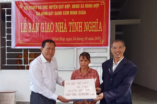 Trao 90 triệu đồng hỗ trợ làm nhà tình nghĩa cho hộ nghèo ở Quỳ Hợp