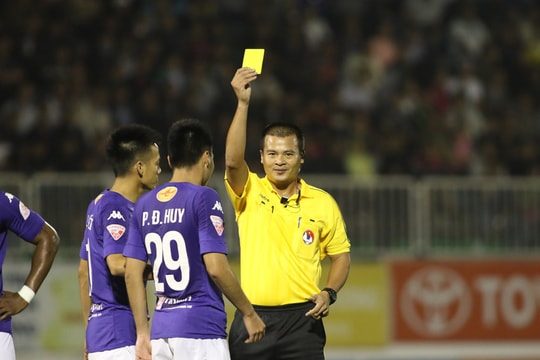 Trọng tài người Nghệ An đạt giải Còi Đồng mùa giải 2019