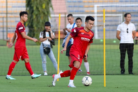 Tiền vệ Ngô Hoàng Thịnh tự tin cạnh tranh với Hùng Dũng, Huy Hùng