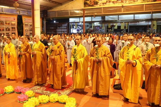 Hoạt động tưởng niệm 39 nạn nhân tử nạn tại Anh ở chùa Diệc