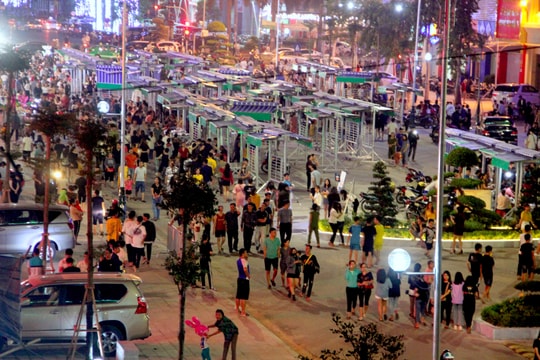 Sẽ đấu giá lại những gian hàng không đạt chuẩn tại phố đêm ở thành phố Vinh