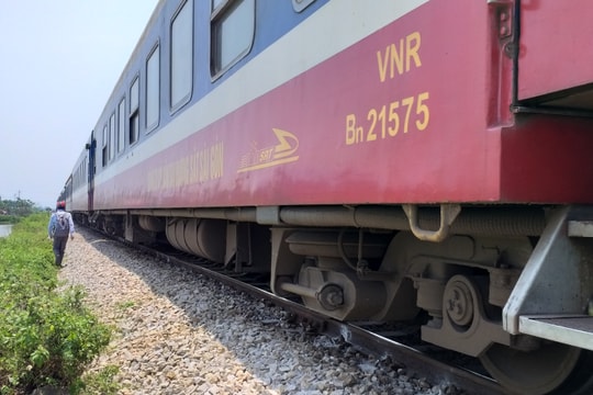 Hi hữu ở Nghệ An: Bị tàu hỏa đâm, đang làm thủ tục mai táng thì hồi tỉnh