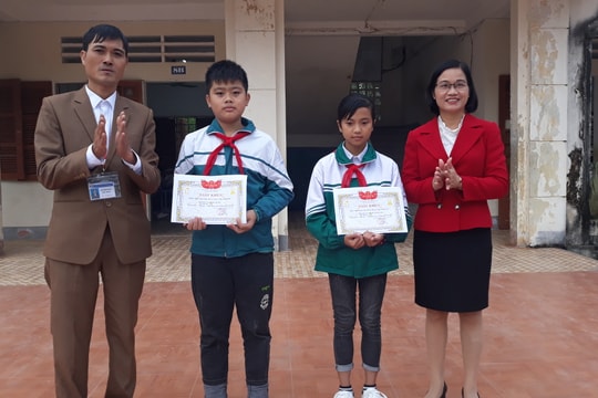 Xã ở Nghệ An có nhiều học sinh trả lại tài sản nhặt được cho người đánh mất