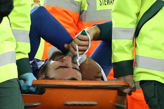 Son Heung Min khóc rất nhiều khi làm trật mắt cá chân Andre Gomes