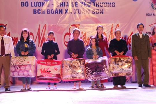 Đêm nhạc thiện nguyện thu được 130 triệu đồng giúp các gia đình đặc biệt khó khăn ở Đô Lương 