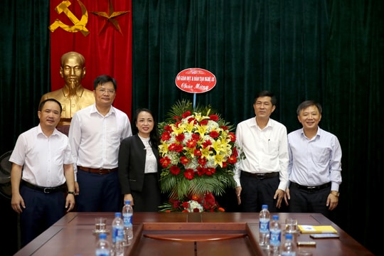 Sở Giáo dục và Đào tạo chúc mừng Báo Nghệ An nhân kỷ niệm 58 năm ngày thành lập 