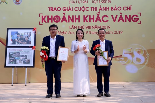 Báo Nghệ An trao giải ảnh 'Khoảnh khắc Vàng', phát động cuộc thi hình ảnh lần thứ 9