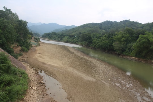 Thượng nguồn sông Lam 'trơ đáy', hạ lưu đối mặt nguy cơ thiếu nước sản xuất