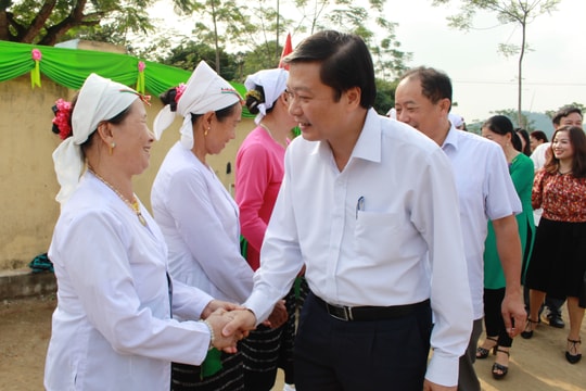 Phó Chủ tịch UBND tỉnh Lê Hồng Vinh dự Ngày hội Đại đoàn kết tại Tân Kỳ