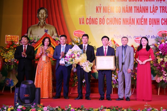 Trường CĐSP Nghệ An được trao Chứng nhận kiểm định chất lượng cơ sở giáo dục 